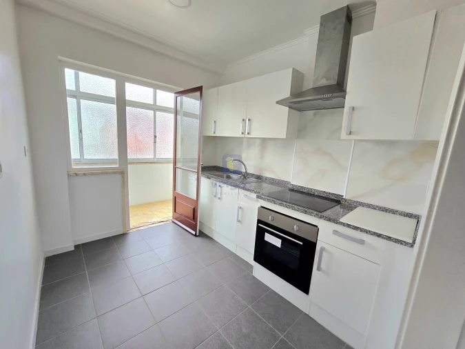 Apartamento T2 para Arrendamento em Avenidas Novas Foto 8