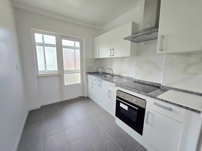 Apartamento T2 para Arrendamento em Avenidas Novas Foto 9