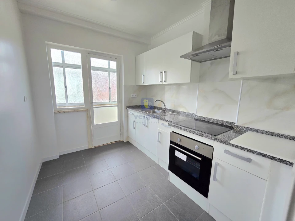 Apartamento T2 para Arrendamento em Avenidas Novas Foto 9