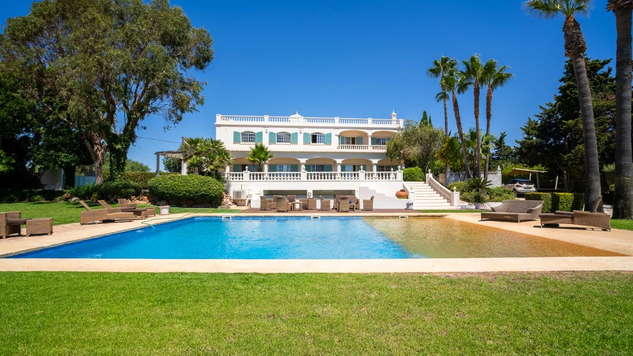 Moradia T5 para Cedência de Quotas em Luz de Tavira e Santo Estêvão Foto 1