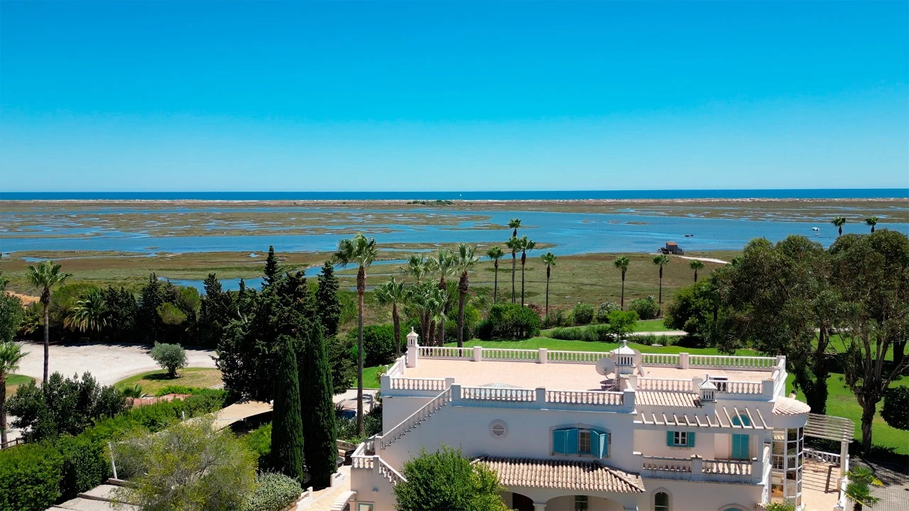 Moradia T5 para Cedência de Quotas em Luz de Tavira e Santo Estêvão Foto 3