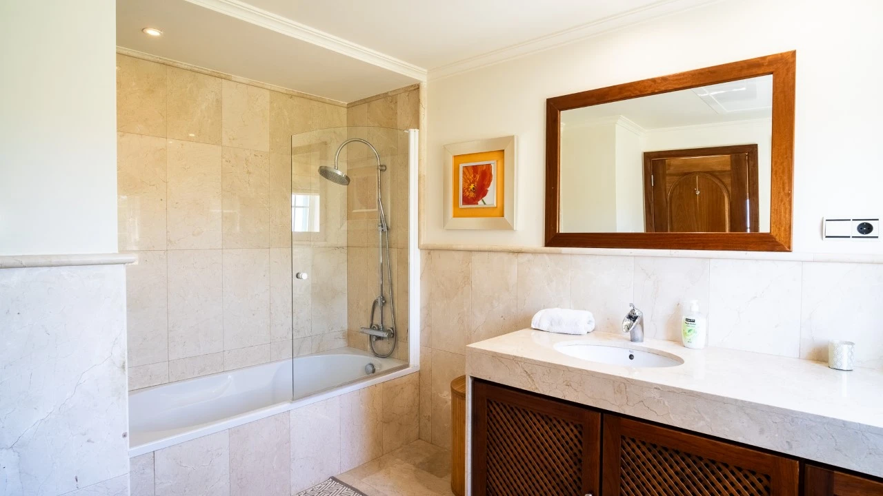 Moradia T5 para Cedência de Quotas em Luz de Tavira e Santo Estêvão Foto 14