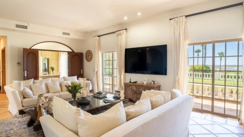 Moradia T5 para Cedência de Quotas em Luz de Tavira e Santo Estêvão