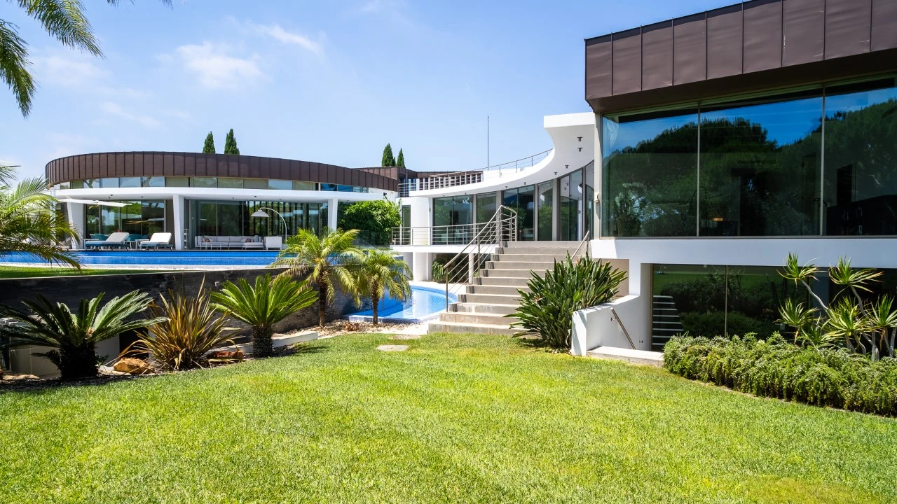 Moradia T5 para para venda em Quarteira Foto 1