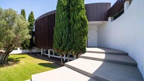 Moradia T5 para Cedência de Quotas em Quarteira