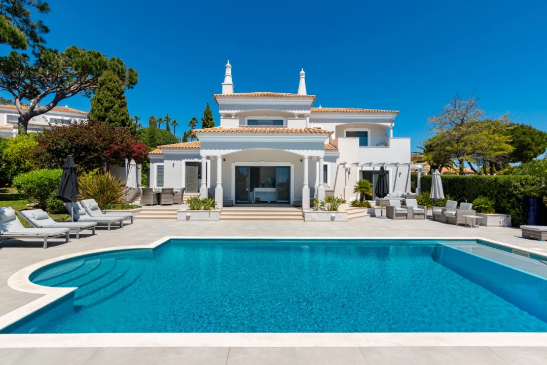 Moradia T4 para Cedência de Quotas em Almancil Foto 1