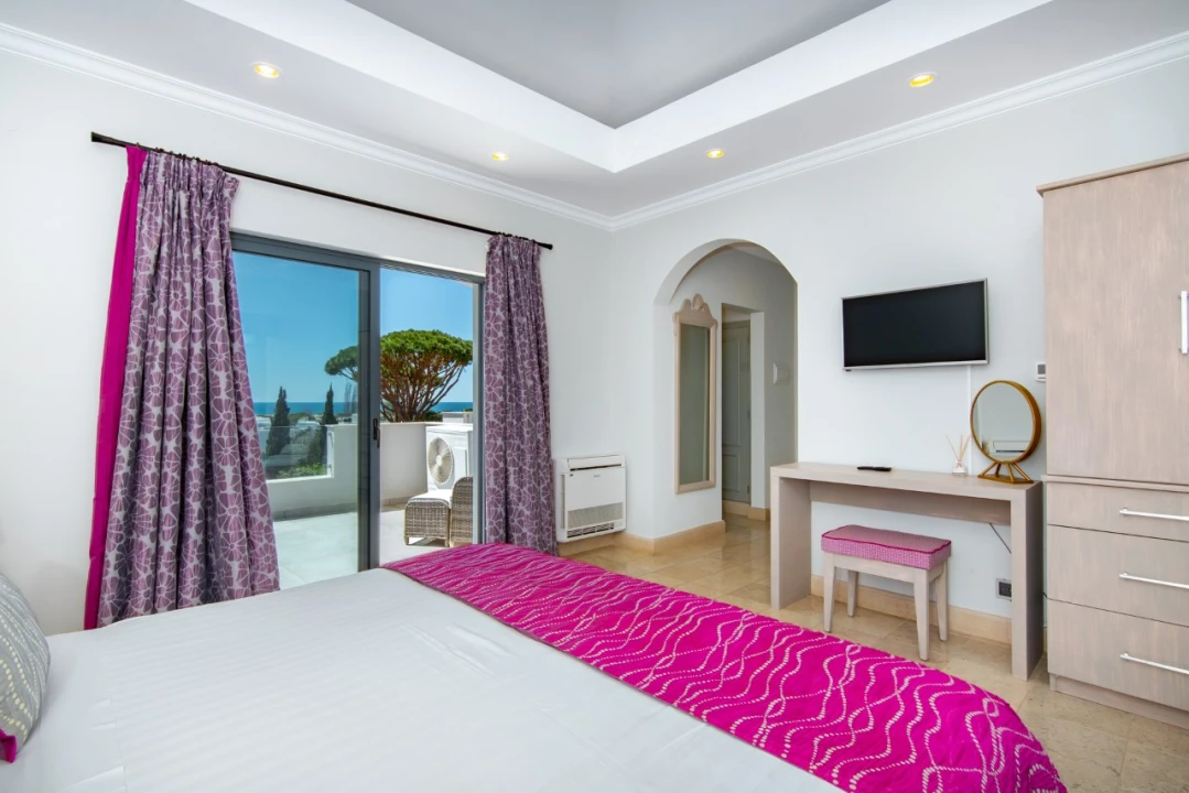 Moradia T4 para Cedência de Quotas em Almancil Foto 7