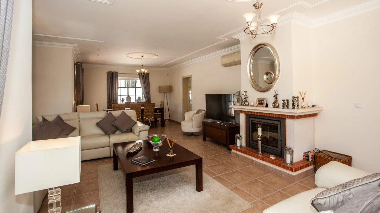 Moradia T4 para para venda em Almancil Foto 3