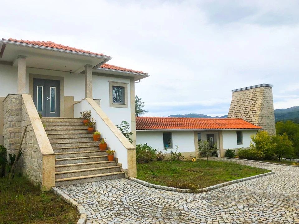 Moradia T5 para para venda em Santa Cruz da Trapa e São Cristóvão de Lafões Foto 4