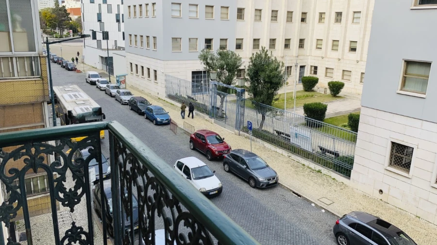 Apartamento T10 para para venda em Avenidas Novas Foto 4