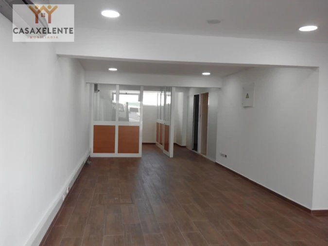 Loja para Arrendamento em Loures Foto 4