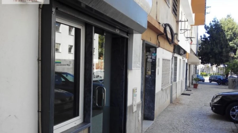 Loja para Arrendamento em Loures