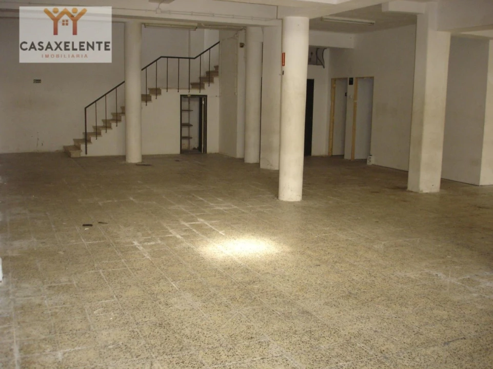 Armazém para Arrendamento em Pontinha e Famões Foto 2