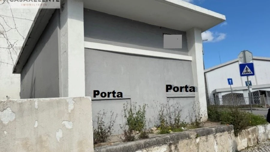 Loja para Venda em Pontinha e Famões