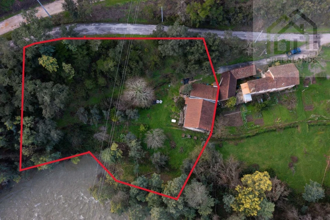 Moradia T2 para Venda em Serpins Foto 5