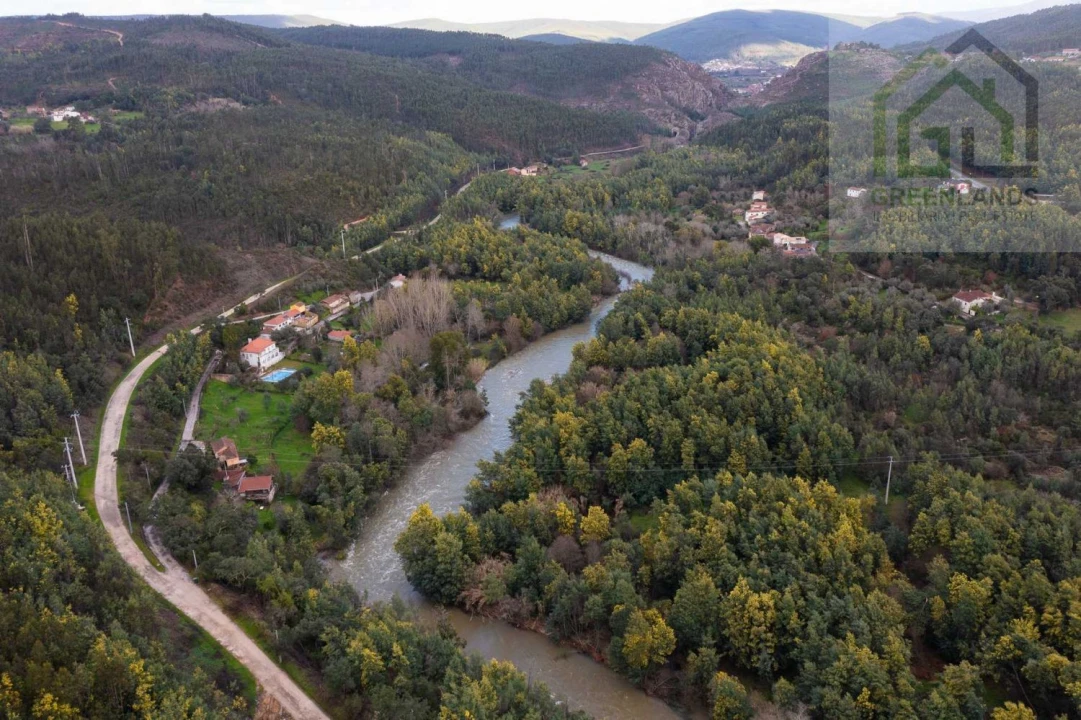 Moradia T2 para Venda em Serpins Foto 2