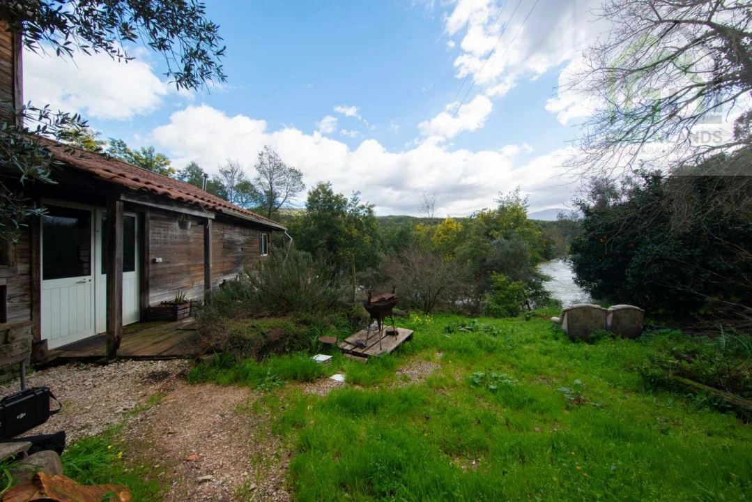 Moradia T2 para Venda em Serpins Foto 10