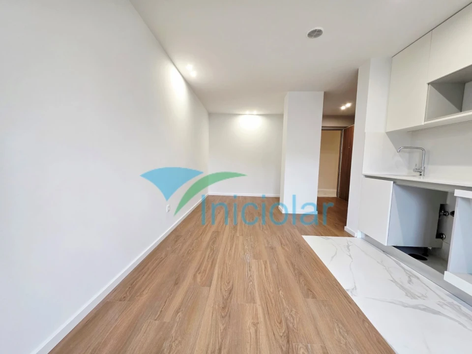 Apartamento T1 para Venda em Cidade da Maia Foto 3