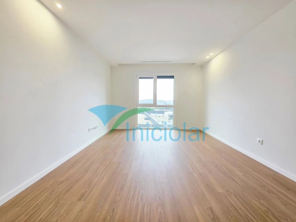 Apartamento T1 para Venda em Cidade da Maia Foto 3