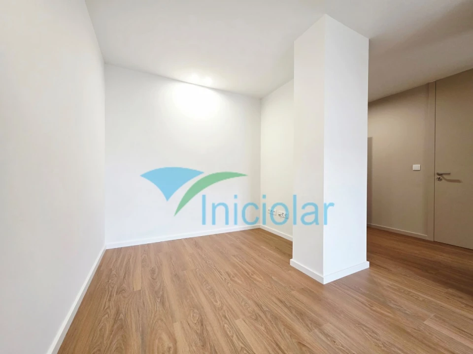 Apartamento T1 para Venda em Cidade da Maia Foto 5