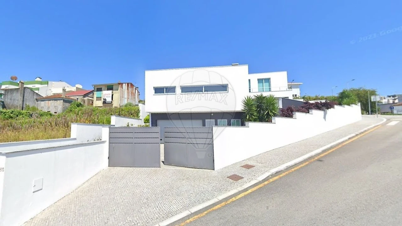 Moradia T4 para Venda em São João da Madeira Foto 1