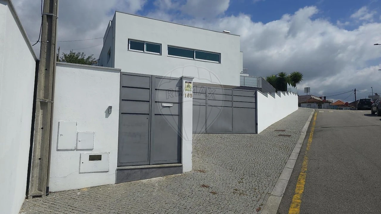 Moradia T4 para Venda em São João da Madeira Foto 5