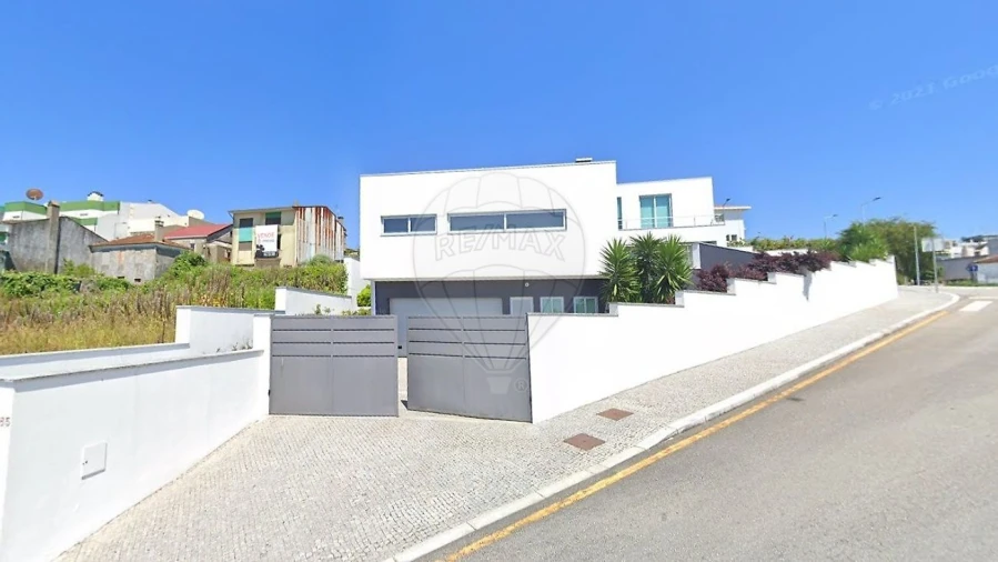 Moradia T4 para Venda em São João da Madeira Foto 1