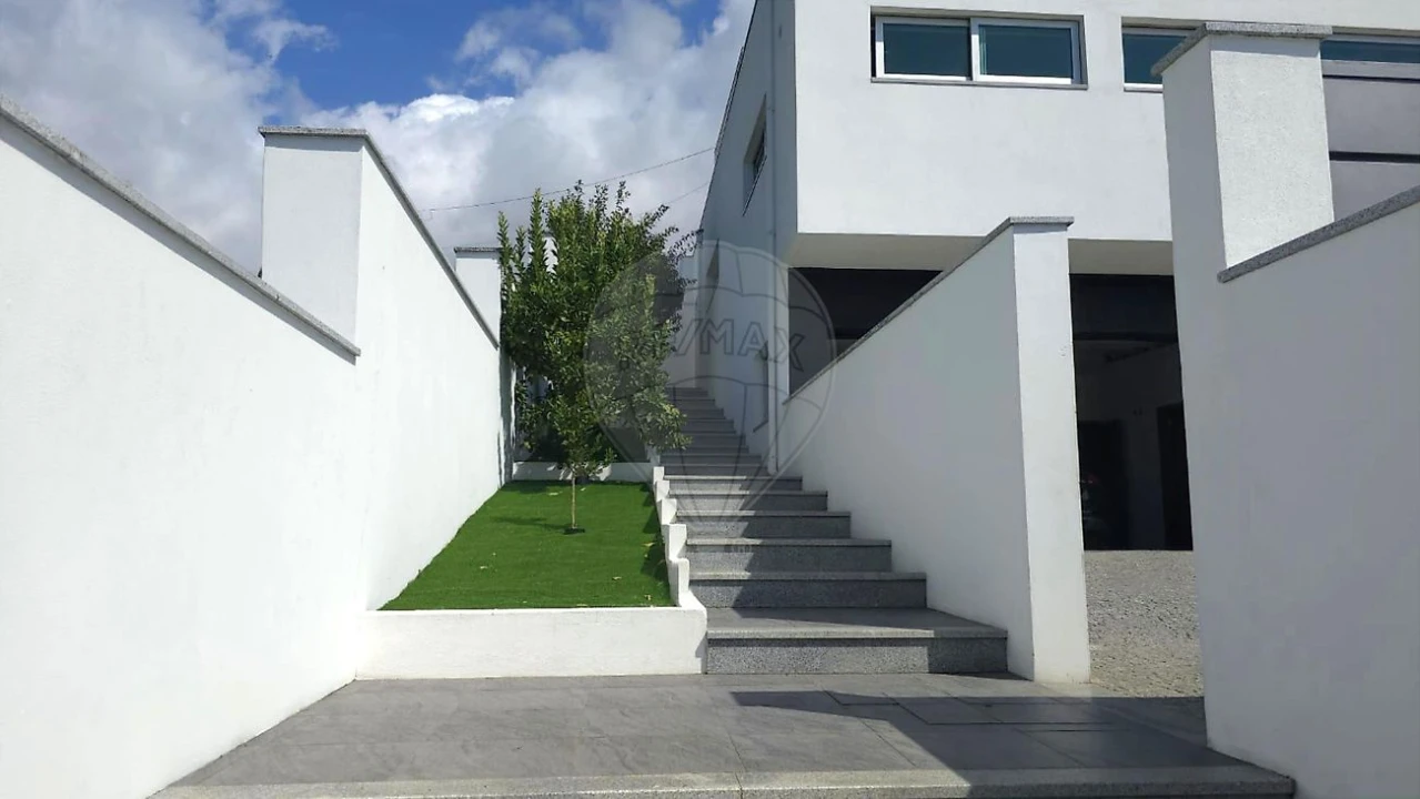 Moradia T4 para Venda em São João da Madeira Foto 7