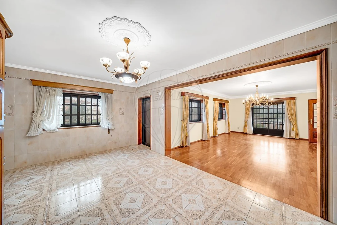 Moradia T3 para Venda em Palhaça Foto 1