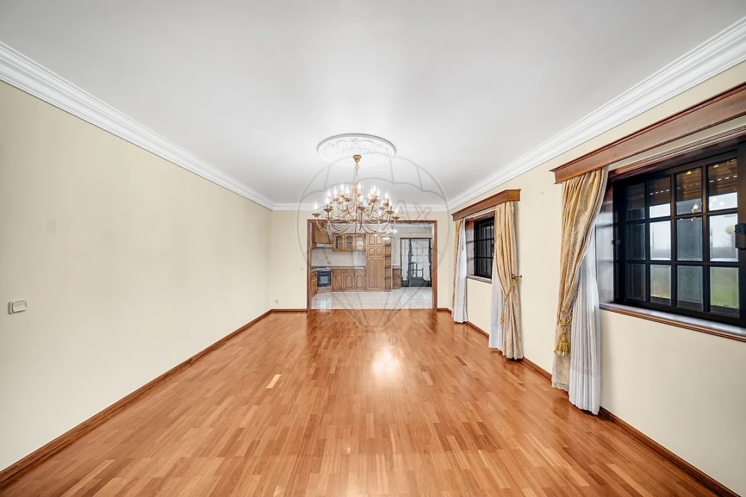 Moradia T3 para Venda em Palhaça Foto 4