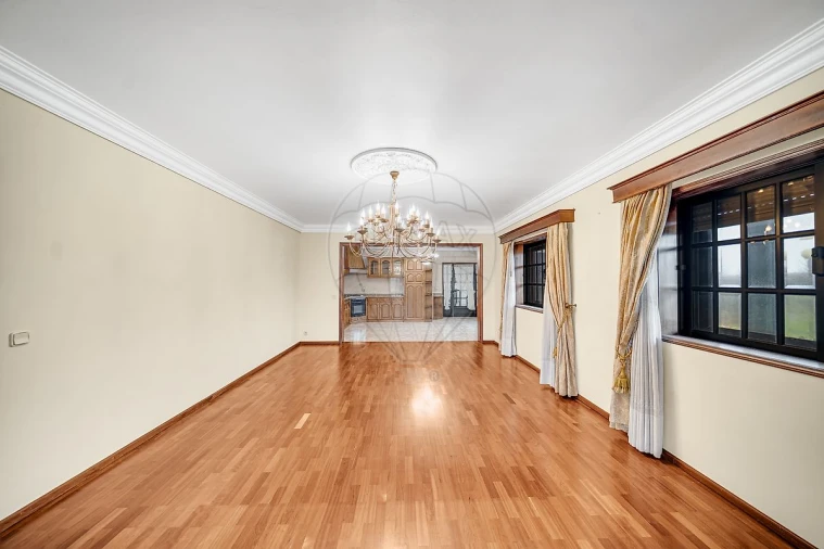 Moradia T3 para Venda em Palhaça Foto 4