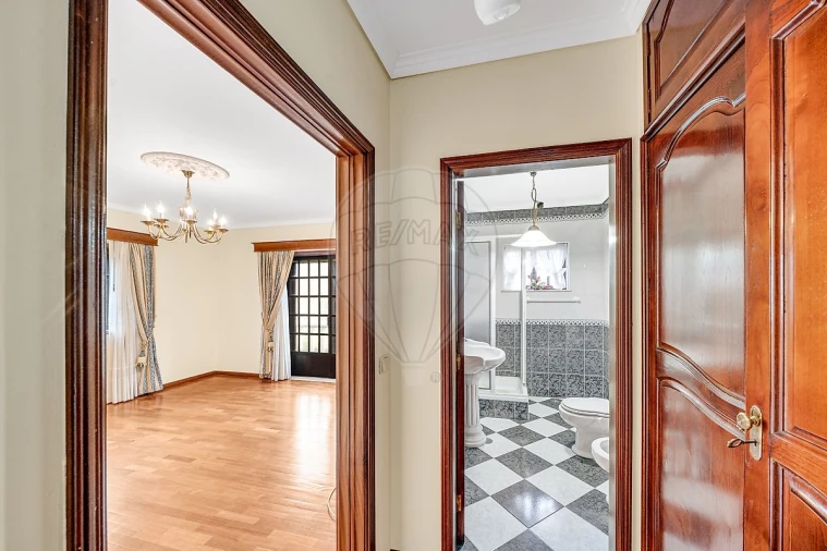 Moradia T3 para Venda em Palhaça Foto 11