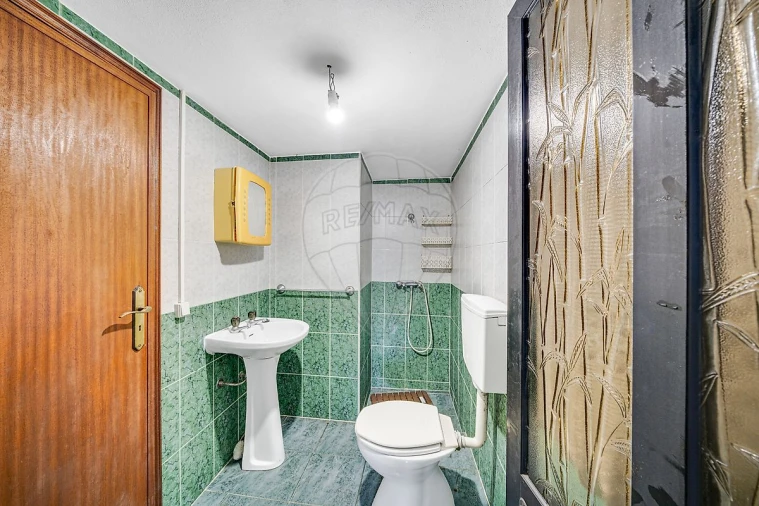 Moradia T3 para Venda em Palhaça Foto 24