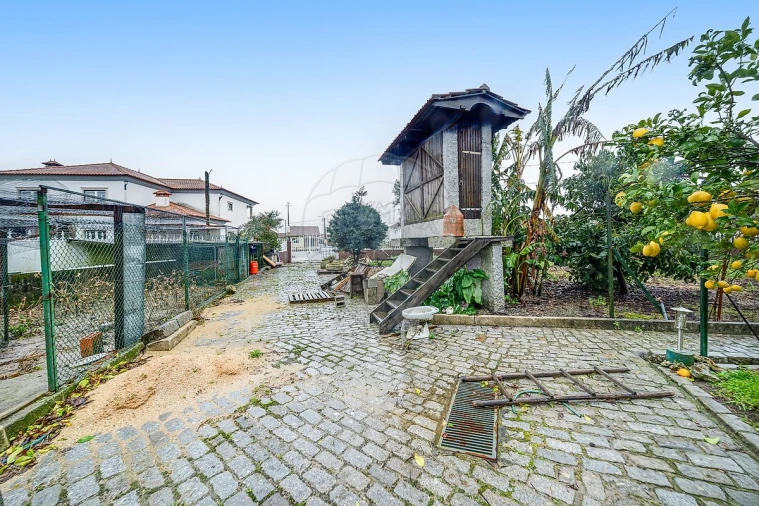 Moradia T3 para Venda em Palhaça Foto 26