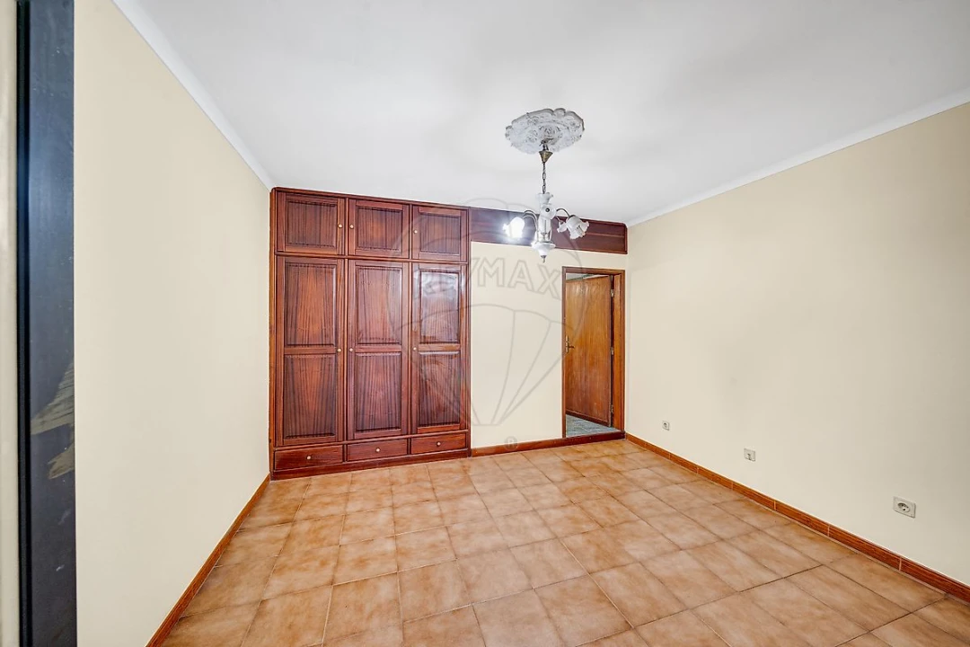 Moradia T3 para Venda em Palhaça Foto 23