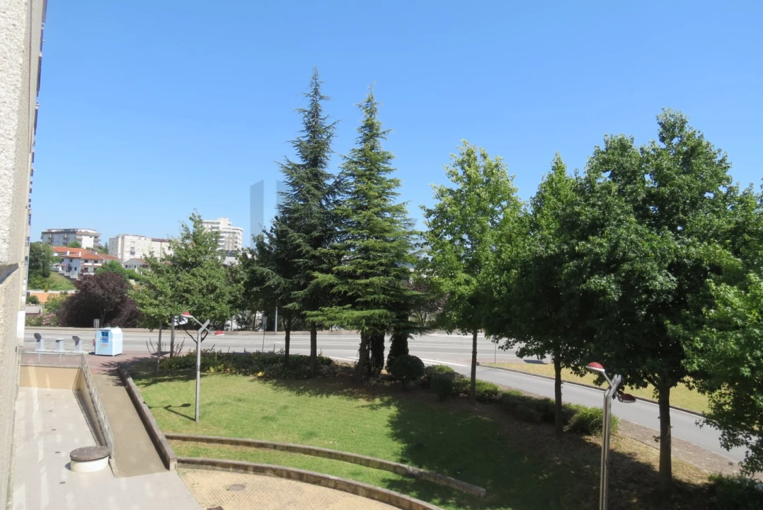 Apartamento T3 para Arrendamento em Nogueira, Fraião e Lamaçães Foto 25