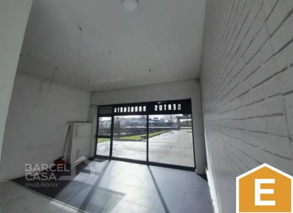 Loja para Arrendamento em Arcozelo Foto 2