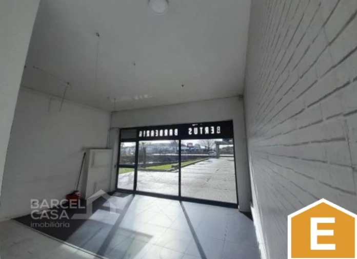 Loja para Arrendamento em Arcozelo Foto 2