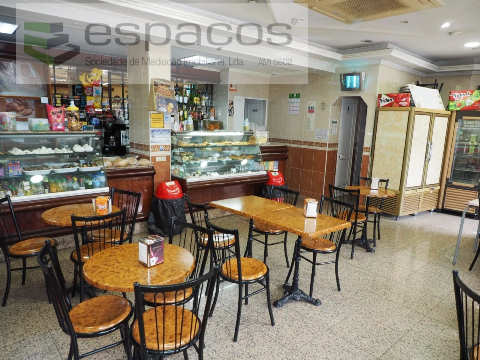 Negócio para Venda em Sacavém e Prior Velho Foto 2