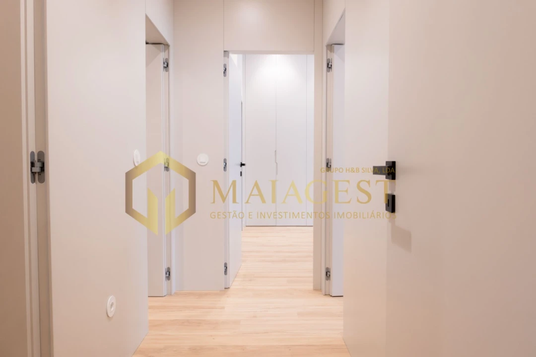 Apartamento T2 para Venda em Lordelo do Ouro e Massarelos Foto 14