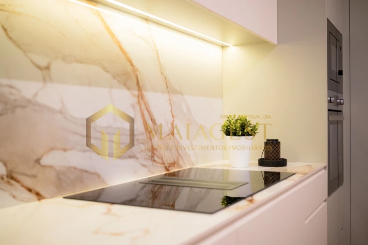 Apartamento T2 para Venda em Lordelo do Ouro e Massarelos Foto 12