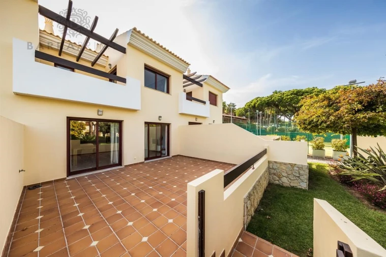 Moradia T3 para Venda em Quarteira Foto 3