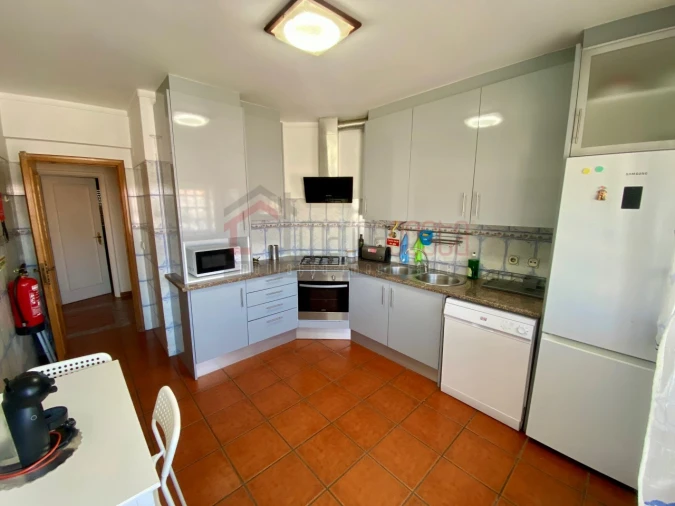 Apartamento T5 para Venda em Peniche Foto 11