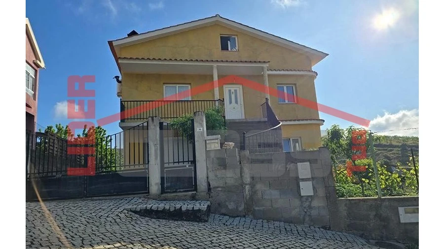 Moradia T4 para Venda em Ferradosa e Sendim da Serra