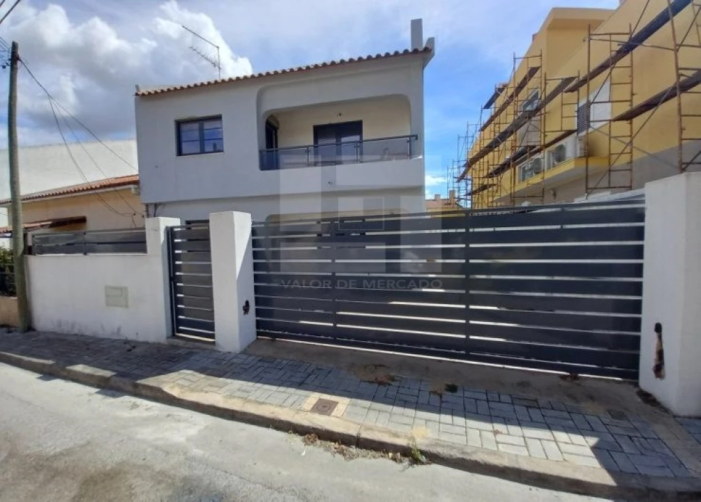 Moradia T3 para Venda em Amora Foto 5