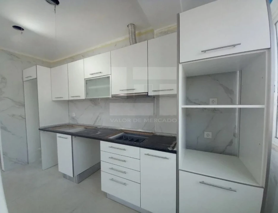 Apartamento T4 para Venda em Laranjeiro e Feijó Foto 3