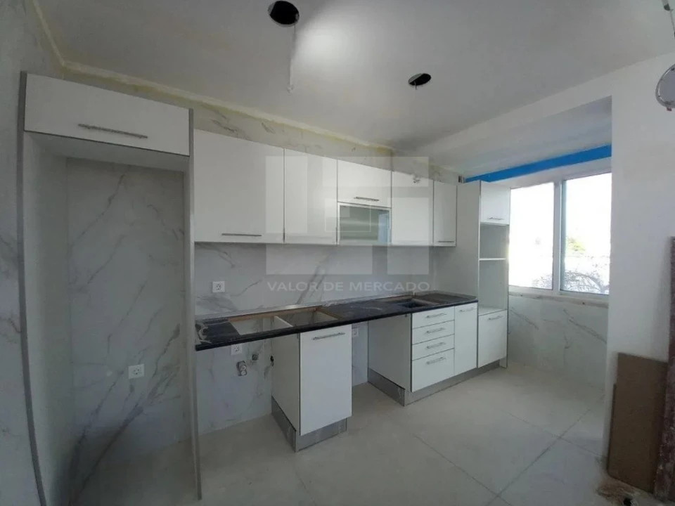 Apartamento T4 para Venda em Laranjeiro e Feijó Foto 6