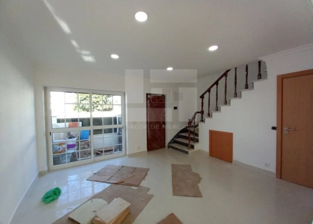 Moradia T3 para Venda em Carcavelos e Parede Foto 10