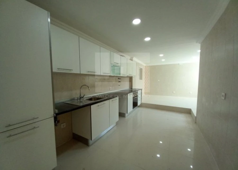 Moradia T3 para Venda em Carcavelos e Parede Foto 7