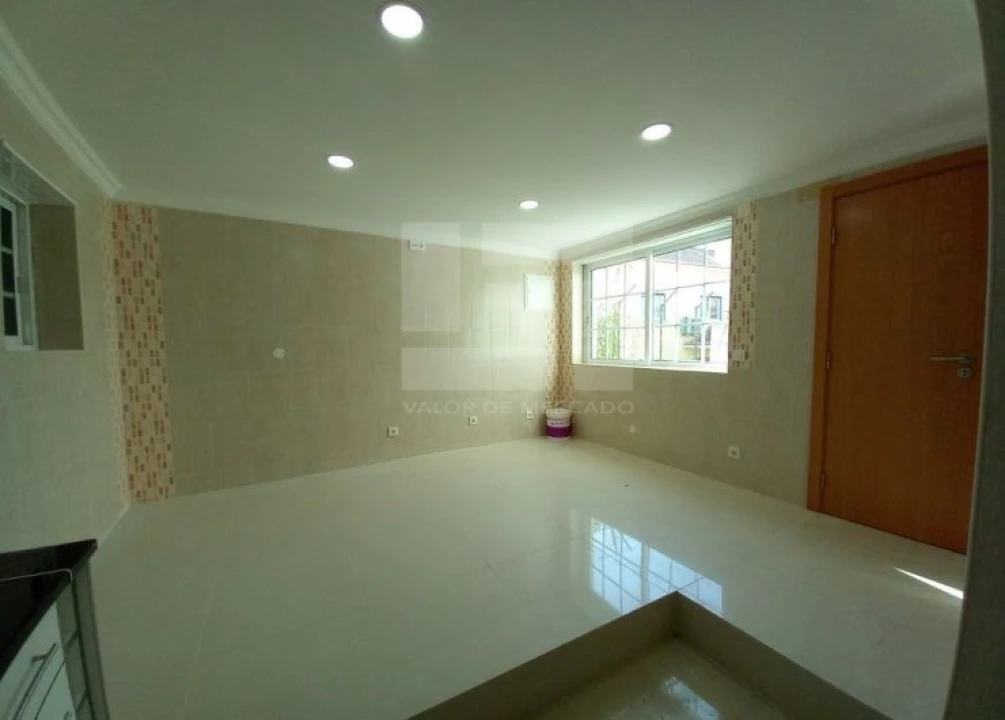Moradia T3 para Venda em Carcavelos e Parede Foto 12